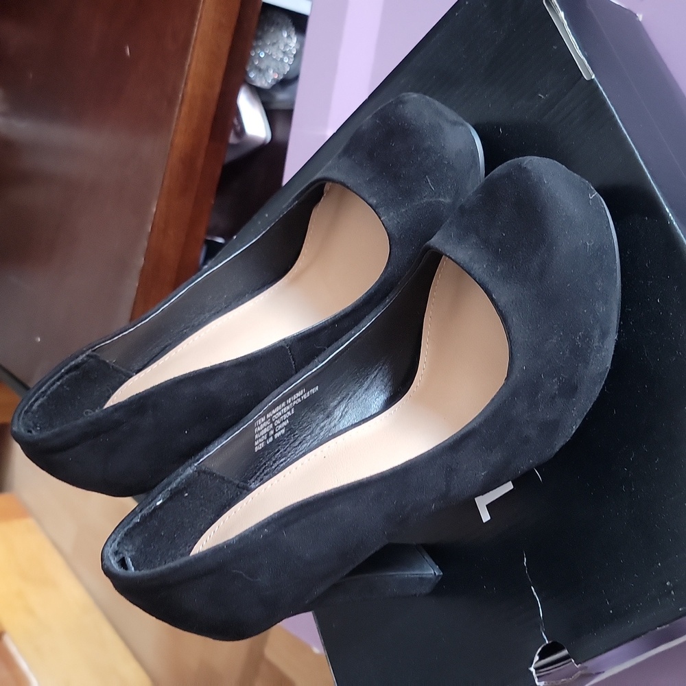 Torrid Black Platform Pumps Size 9 WW